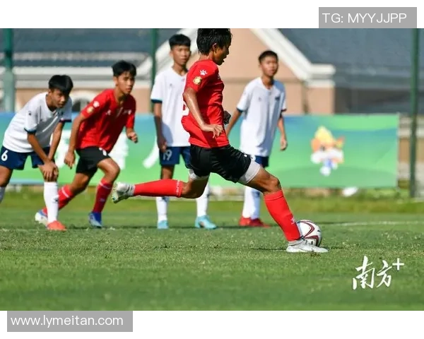 湘超足球赛事激战正酣 各队全力争夺冠军宝座展现竞技风采