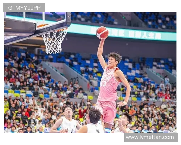 激烈角逐！全国篮球锦标赛决赛赛场上谁能笑到最后突破极限成就梦想