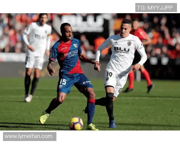 足球世界新纪元：从技术革新到战术革命，探索未来比赛的新趋势